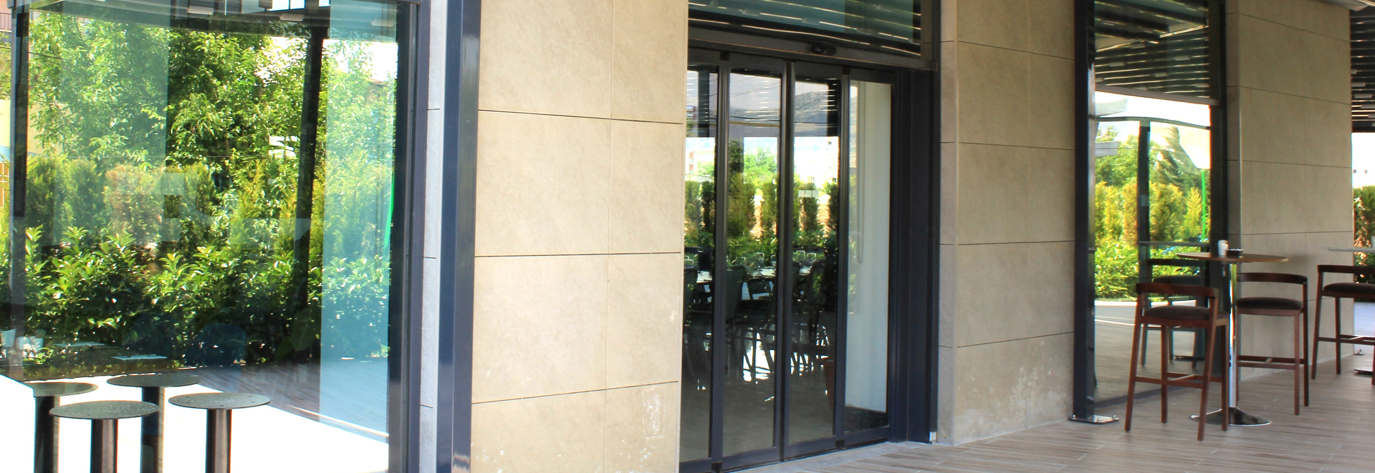 Record FTA20 Automatic Bi-Folding Door restaurant